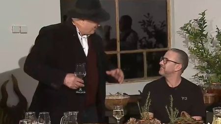 Latura ascunsă a lui Laurențiu Reghecampf! Sosul care l-a făcut celebru în fața lui Mircea Dinescu și povestea uluitoare a bunicilor săi: „Era afacerist neamț, acum 100 de ani”