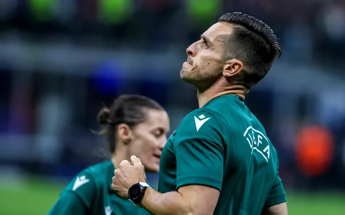 ”Dezastru!”. Spaniolii nu s-au ferit de cuvinte, după ce UEFA a anunțat arbitrii finalelor cupelor europene