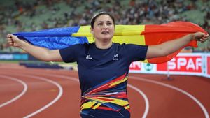 Bianca Ghelber, campioană europeană la aruncarea ciocanului, profund emoționată de gestul fetiței de 7 ani. „Mi-au dat lacrimile când am citit mesajul" | SPECIAL