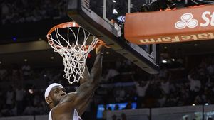 LeBron mai și greșește! Pacers câștigă meciul doi al finalei cu Heat după două erori ale "Regelui"