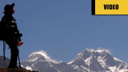 Un om lăsat să moară în Anzi!