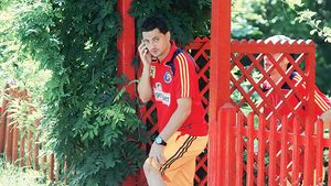 Rădoi a aruncat cu pietre după jurnaliști!