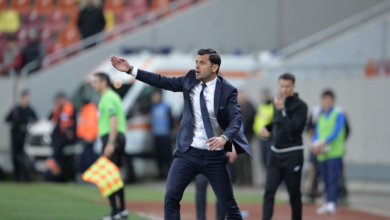 Lider în Liga 1, dar nemulțumit de atitudinea jucătorilor: "M-a deranjat că cei de la Iași au rămas în 10 și n-am marcat golul doi". Ce spune Dică despre prestația lui Alibec