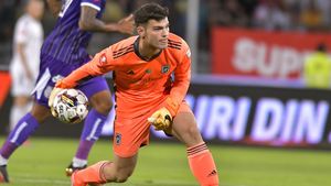 Scandal la U Craiova 1948! Robert Popa a părăsit echipa după meciul cu Rapid și nu s-a mai prezentat la antrenamentele alb-albaștrilor. Reacția lui Adrian Mititelu | EXCLUSIV