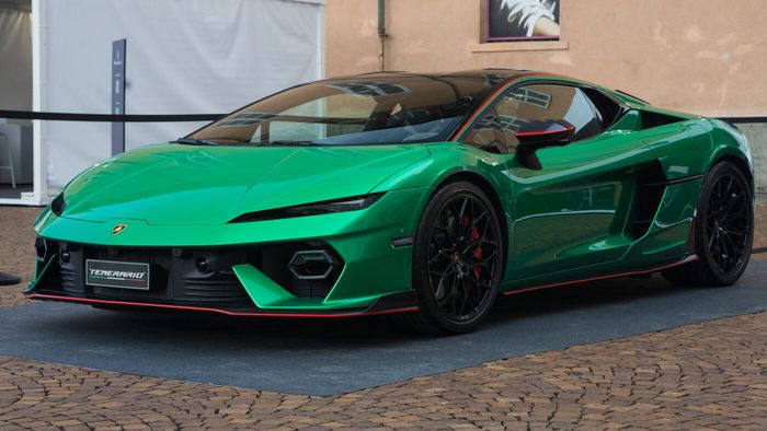 Celebrul fotbalist, arestat după ce a condus drogat şi a făcut accident cu bolidul său Lamborghini