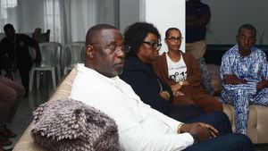 Imagini dureroase cu familia lui Boupendza. Preşedintele din Gabon a decis ca fotbalistul să fie înmormântat ca un erou național