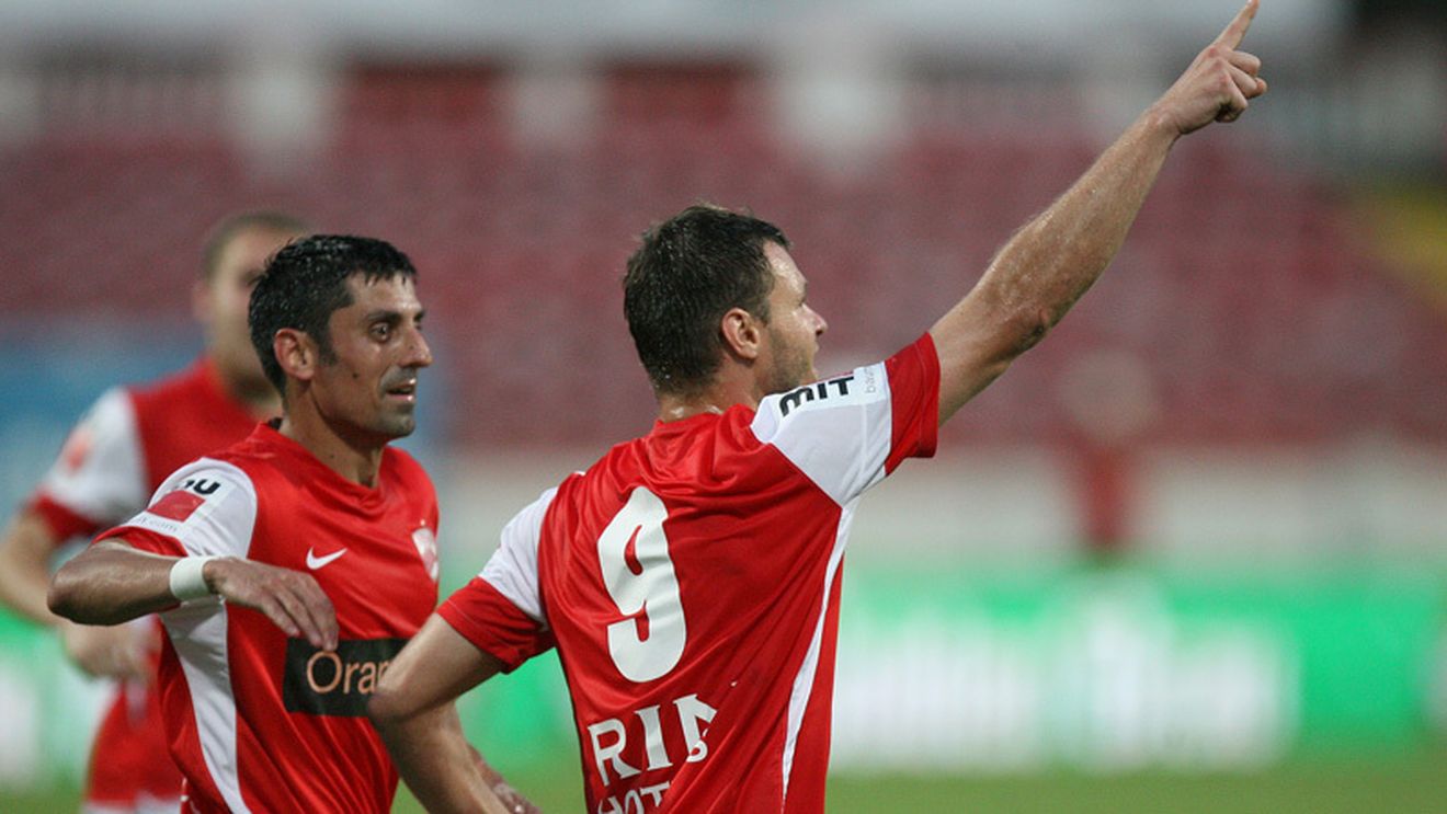 CUTREMUR la Dinamo după eșecul cu Steaua! Ciobotariu, pus la zid: "Face doar ce zic Niculae și Dănciulescu! Îi e FRICĂ‚ să-i schimbe!"** Replica lui "Săgeată"