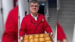 Lovitură de teatru în războiul merdenele – croissante! După nea Mihai, a intrat în scenă și nea Aurel: „Se mănâncă la Dinamo – U Cluj”