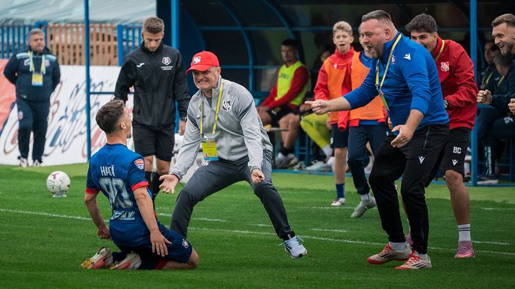 FC Bihor îl încântă pe Erik Lincar după victoria în fața echipei lui Dorinel Munteanu: ”Lumea zicea să suntem cei mai proști, cei mai fraieri”