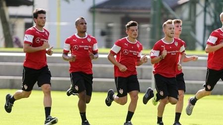 Aflat în cantonament cu Stuttgart, Maxim se gândește tot la națională: "Ne-am săturat să ne scuzăm". FOTO | Colegii i-au pregătit o surpriză