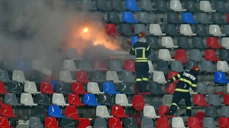 A început prigoana huliganilor! Nota de plată pentru ultraşii scandalagii de la CSA Steaua - Dinamo: 10 mandate de aducere pentru tulburarea liniştii publice şi interdicții pe stadioane!