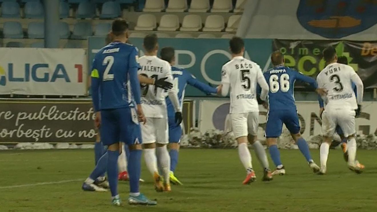 Ovidiu Hațegan, prima mare greșeală din 2021! A refuzat inexplicabil un penalty clar în Gaz Metan - Voluntari! FOTO + Reacția lui Ion Crăciunescu