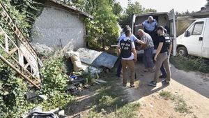 Descoperire macabră în curtea lui Gheorghe Dincă! Au chemat imediat medicii legiștii: ce au găsit procurorii

