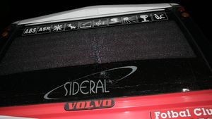 REMEMBER / Fanii steliștii au spart gemurile autocarului "câinilor"