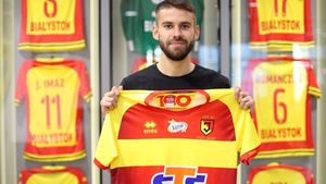 Nelu Varga și Dan Petrescu transferă căpitanul care a ieșit campion cu Gică Hagi: CFR Cluj, negocieri avansate cu Bogdan Țîru! | EXCLUSIV