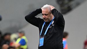 „Sunt doi ani mucles pe domiciliu”. Şumudică, obligat să țină gura mică sau să-i plătească 100.000 de euro Rapidului