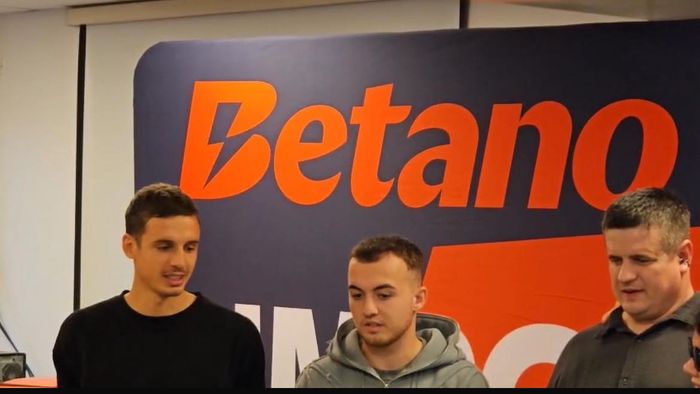 Vedetele FCSB, întâlnire emoționantă cu persoane nevăzătoare! Cum le-a descris Cisotti golul victoriei cu Feyenoord