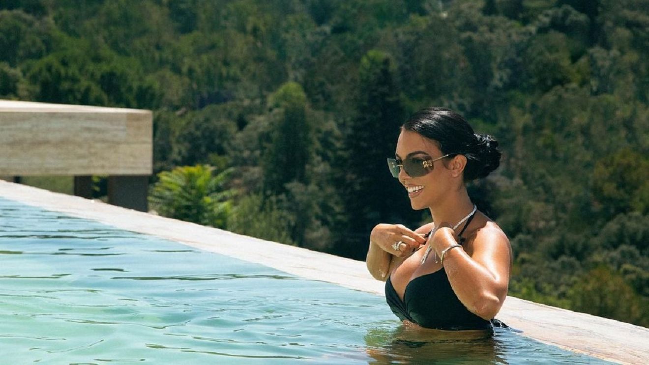 Georgina Rodriguez, apariție incendiară în costum de baie, chiar sub ochii lui Cristiano Ronaldo. GALERIE FOTO