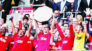 Până și Wenger s-a uitat cu admirație la United!** Sir Alex Ferguson a câștigat Supercupa Anglei, în fața lui City, cu o echipă cu media de vârstă de 22 de ani