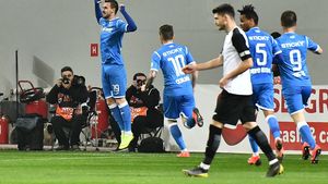 Dezastru pentru un om de bază de la U Craiova! S-a accidentat și nu va mai juca până la finalul sezonului: "A plecat la Barcelona să se opereze. În octombrie ar putea reveni"