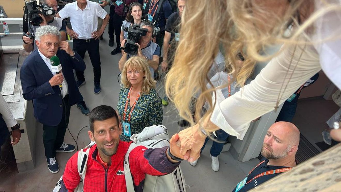 Novak Djokovic a fost felicitat pentru calificarea în finala de la Roland Garros de cea mai cunoscută româncă din lume. „M-a întrebat în limba română, ce fac și dacă sunt bine” | VIDEO