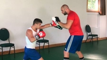 Cosmin Gîrleanu, fostul fotbalist care acum e calificat la Olimpiada de la Tokyo! E cel mai bun pugilist și expert în escaladă