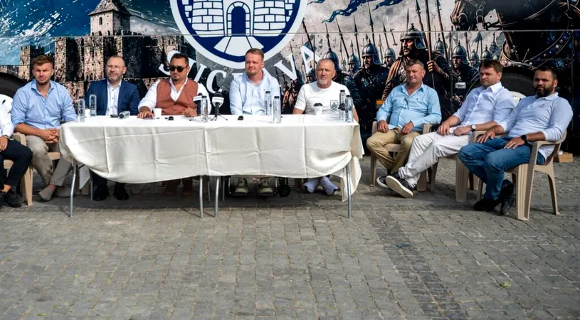Prea mergeau bine lucrurile, trebuia schimbat ceva. Cetatea Suceava l-a înlăturat pe omul care a înființat clubul și a angajat ”ținta ironiilor” fanilor. Ciprian Anton chiar știe cum e perceput: ”Nu mă voi ocupa de administrarea fondurilor”