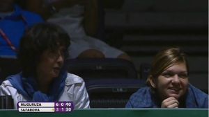 FOTO | Halep își spionează adversarele din cealaltă grupă a Turneului Campioanelor. Simona a asistat la meciul Muguruza - Safarova