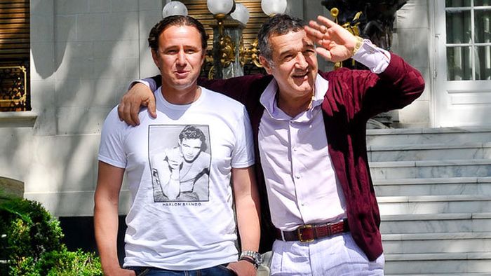 Transferul care DINAMITEAZĂ‚ Steaua!** Au sărit la gâtul lui Becali: "Incredibil! De ce ai făcut asta!?" Greșeala care îi poate strica și lui Reghe relația cu suporterii