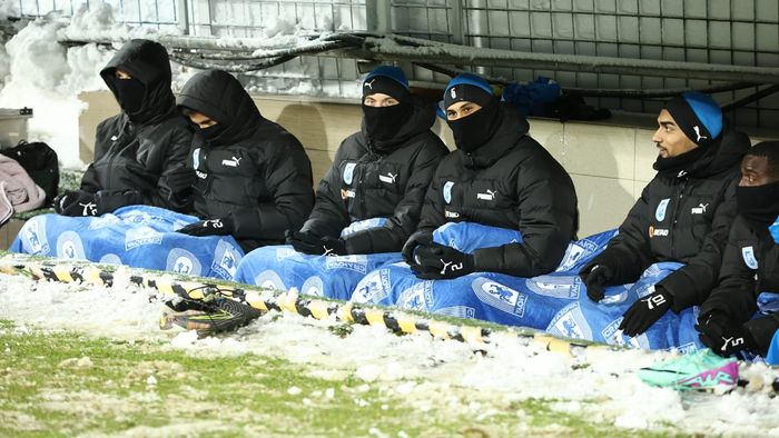 „Iadul Alb” poate distruge Superliga, deținătorii de drepturi TV și naționala României în campania pentru EURO 2024! LPF și FRF se luptă cu urgiile naturii. EXCLUSIV