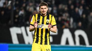 Răzvan Marin, show pentru AEK Atena cu gol şi pasă de gol!