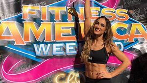 O româncă a urcat pe podium la concursul Fitness America 2016. Anca Bucur e fostă componentă a lotului de gimnastică ritmică 