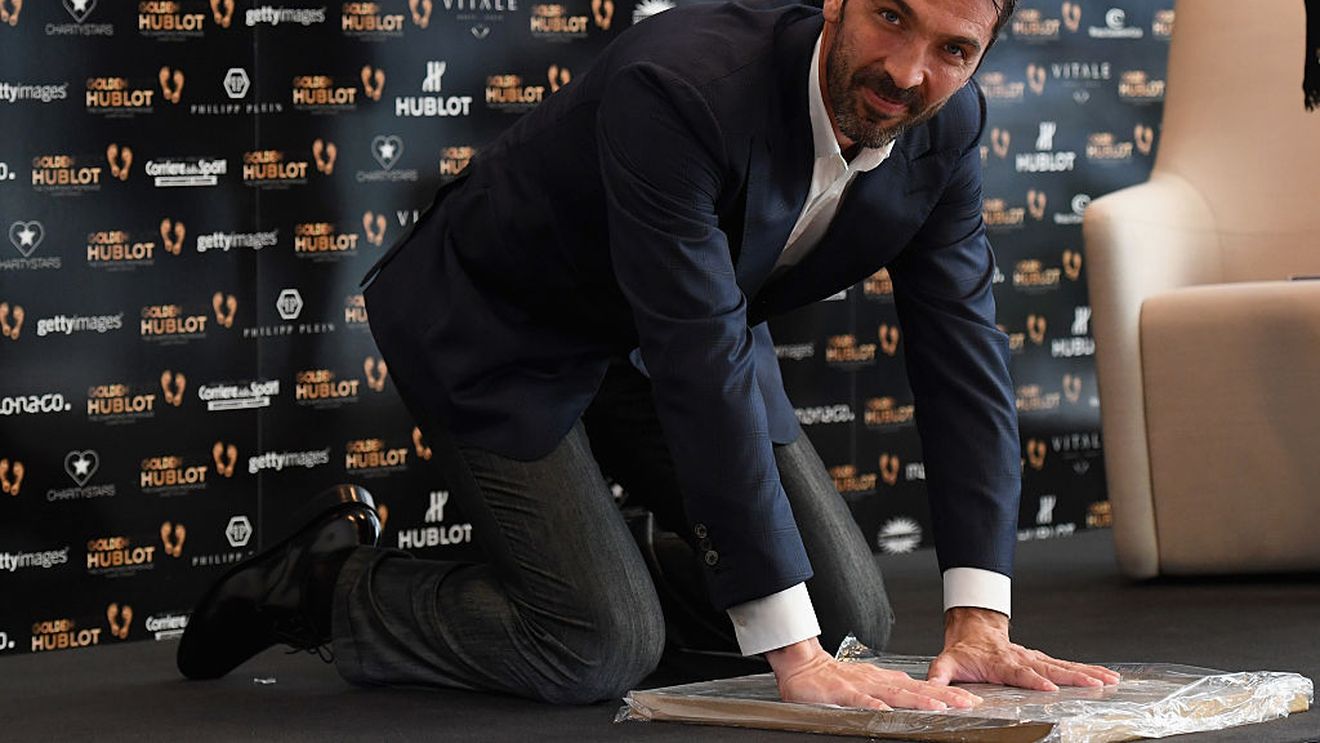 A devenit primul portar din lume care câștigă trofeul Golden Foot! Gigi Buffon i-a învins pe Messi și Ronaldo  