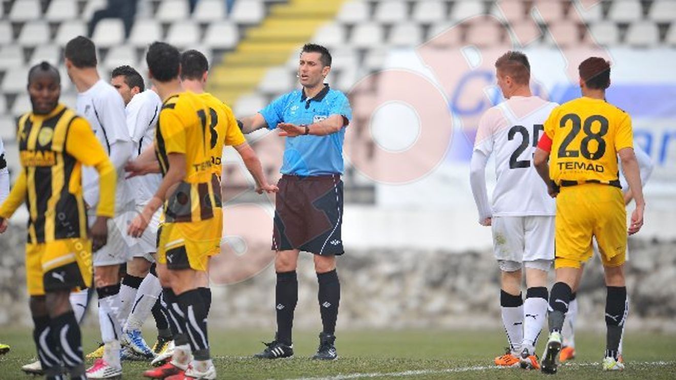 Sportul - FC Brașov 2-1!** "Studenții" au avut un om eliminat, "stegarii" un gol anulat!