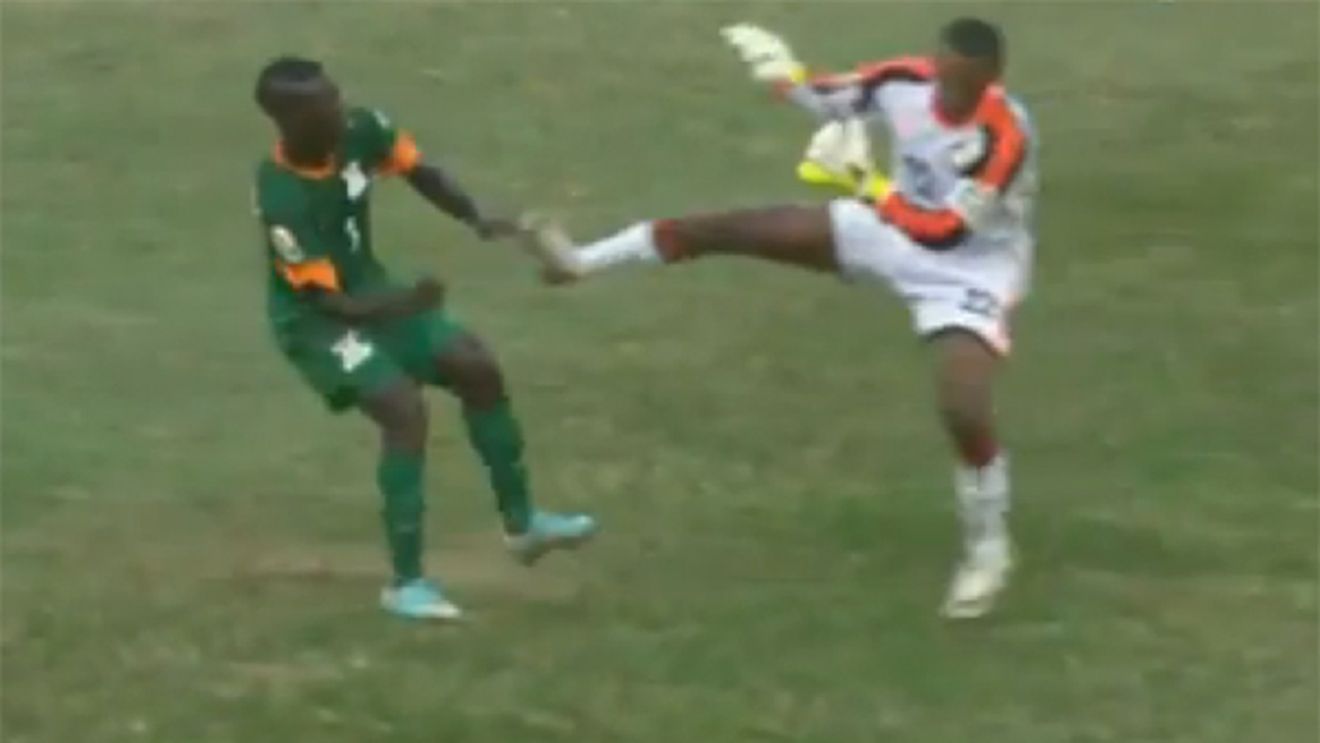 VIDEO Intrare de "targă" la Cupa Africii pe Națiuni:** un portar inconștient vrea să-și rupă adversarul! Ce urmează a uimit publicul