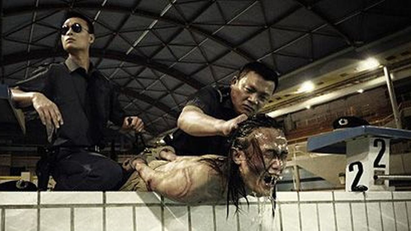 China este atacată din toate părțile