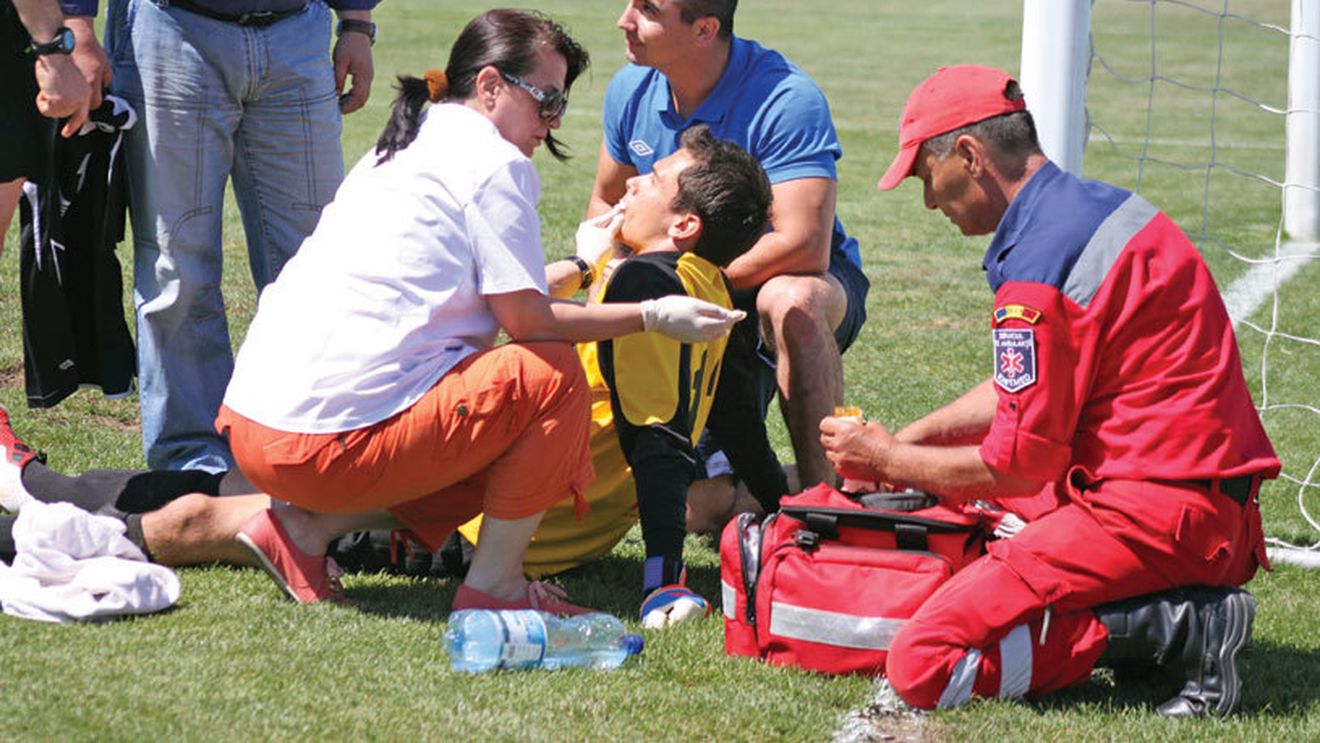 Portarul Farului care și-a ciobit patru dinți după ce a dat cu gura de bară:** "Am pățit-o și mai rău!"