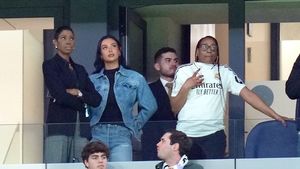 Noua iubită l-a așteptat după meciul în care a fost erou. Milionarul e considerat printre cei mai râvniți burlaci din fotbal