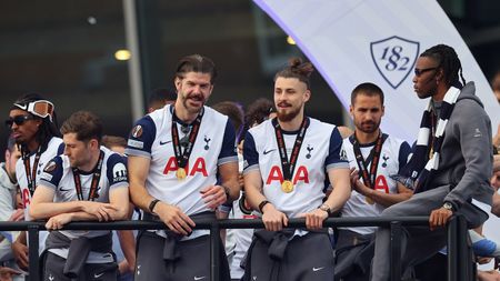 Supercomputerul a stabilit ce şanse au Radu Drăguşin şi Tottenham să câştige Liga Campionilor în acest sezon