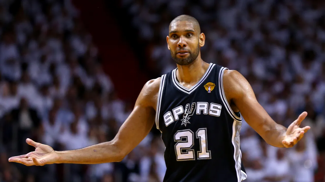 Uriașul Tim Duncan și-a anunțat retragerea din NBA, după 19 ani petrecuți la San Antonio Spurs