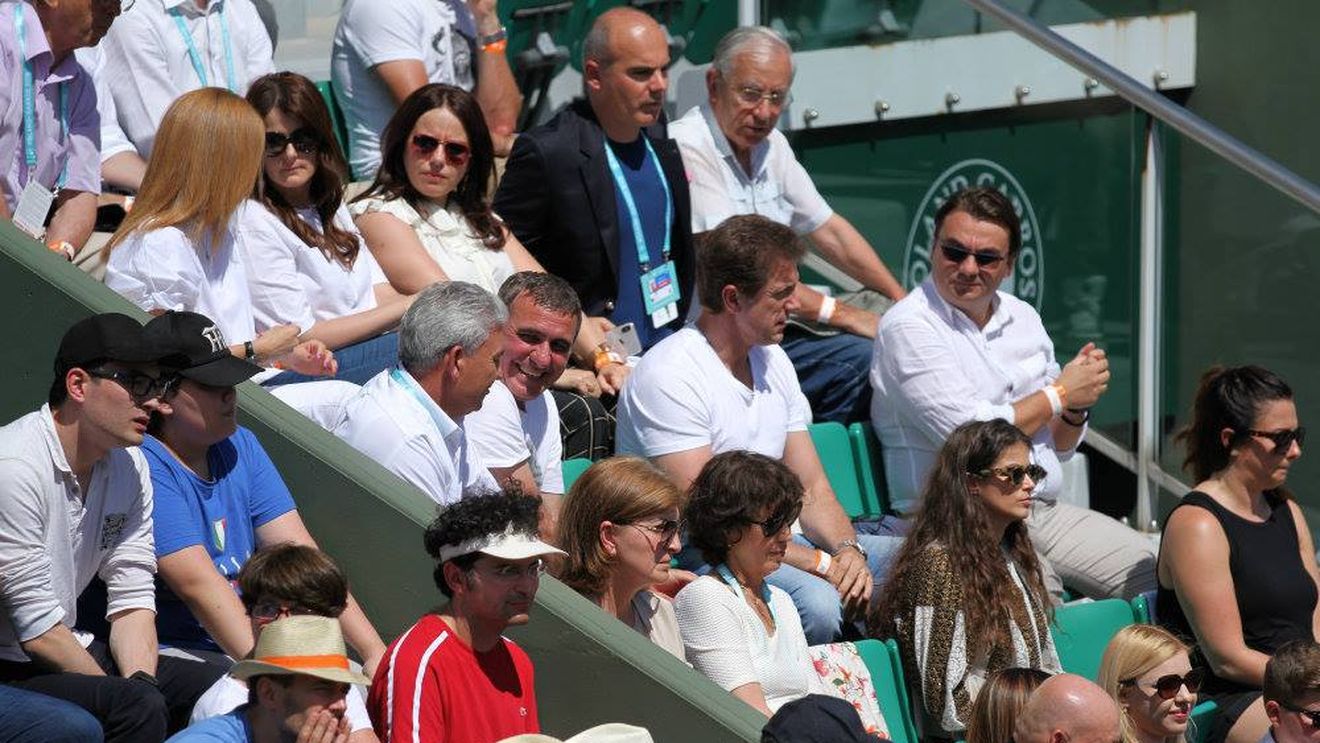 FOTO | "Regele", "Regina" și "Baciul"! Halep a avut parte de spectatori de lux la semifinala cu Muguruza. Alături de cine au stat Hagi și Popescu