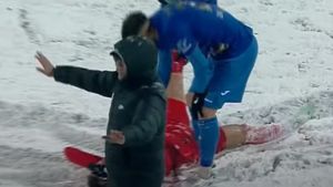 S-a rupt fotbalistul lui Gigi Becali. A început să plângă direct pe teren, după ce mușchiul i-a cedat și a trebuit să fie scos în Gloria Buzău - FCSB