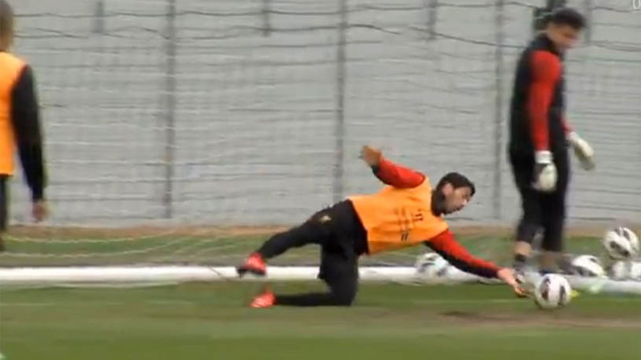 VIDEO** "Suarez the Cat"! Uruguayanul se antrenează pe postul de portar