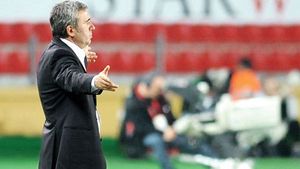 Hagi nu este deranjat de criticile turcilor:** "La început, nici ca jucător nu s-a scris frumos despre mine"