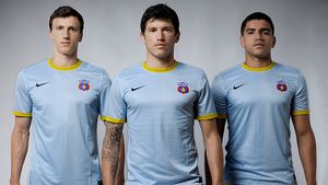 SUPER FOTO Steliștii au impresionat fanii cu noul echipament!** Vrei ca tricourile bleu să rămână prima opțiune?