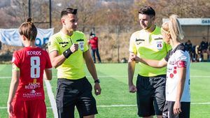 Situație incredibilă în fotbalul din România. Au sunat la poliție să scoată o jucătoare de pe teren | EXCLUSIV