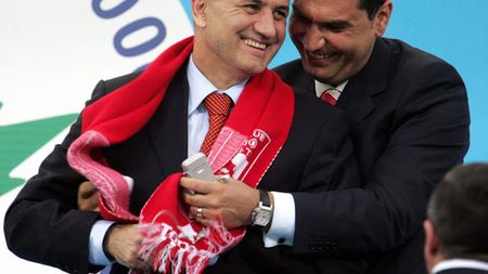 Borcea și Copos își văd iluziile SPULBERATE!** Unicul antrenor care le putea duce echipele în UCL refuză să le facă pe plac: "Este greu s-o mai iau de la capăt"