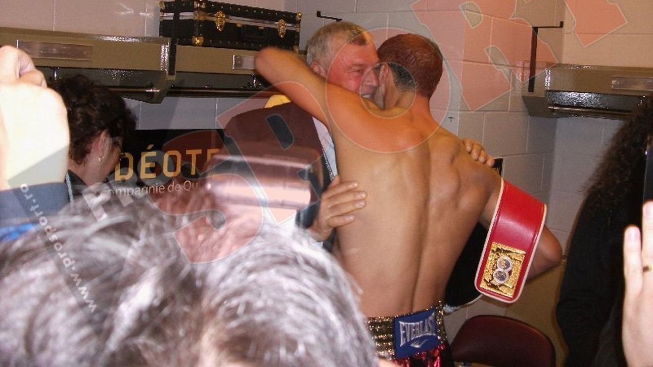 FOTO și VIDEO| Bute, victorie senzațională:** K.O. în runda a 3-a! "Asta pregătesc de două luni"