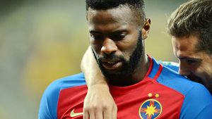 Transferul lui Varela la PAOK ar putea intra în impas. Chatziisaias nu-și dorește să vină la Steaua! Gigi Becali are însă pe masă și o ofertă de două milioane de dolari pentru fundașul său