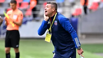 Ultimele ore din ultimatumul primit de Daniel Oprița de la Steaua: ”O să ne dea un răspuns dacă e roșu sau albastru!” Comandantul clubului nu-și face griji față de profesionalismul antrenorului dacă rămâne în Ghencea